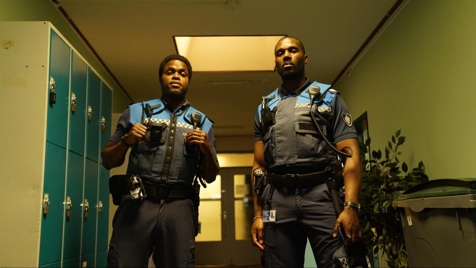 Jandino Asporaat speelt een toegewijde boa in Nederlandse Netflix-film 'Bad Boa's'