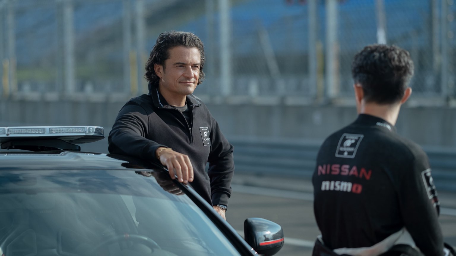 Volop enthousiasme voor uitbundige actiefilm met Orlando Bloom op Netflix: 'Meesterfilm!'