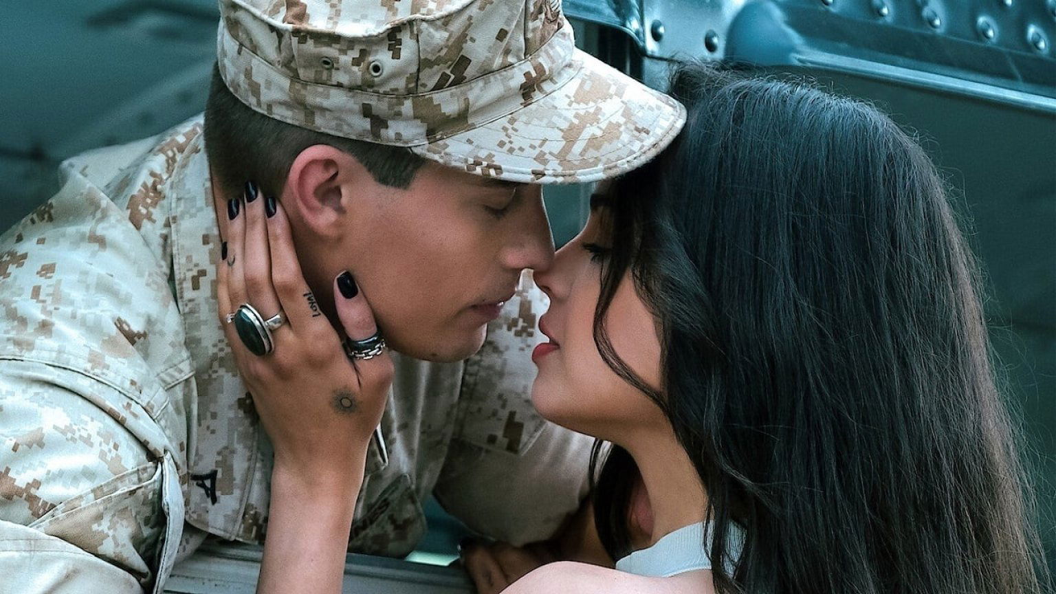 'Purple Hearts'-ster gestrikt voor nieuwe boekverfilming op Netflix