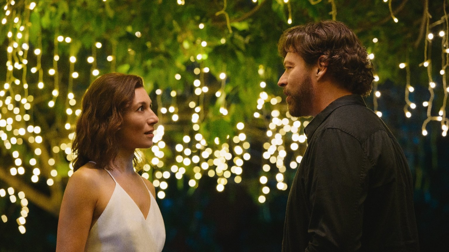 Eerste beelden: nieuwe romantische komedie 'Find Me Falling' vanaf juli op Netflix