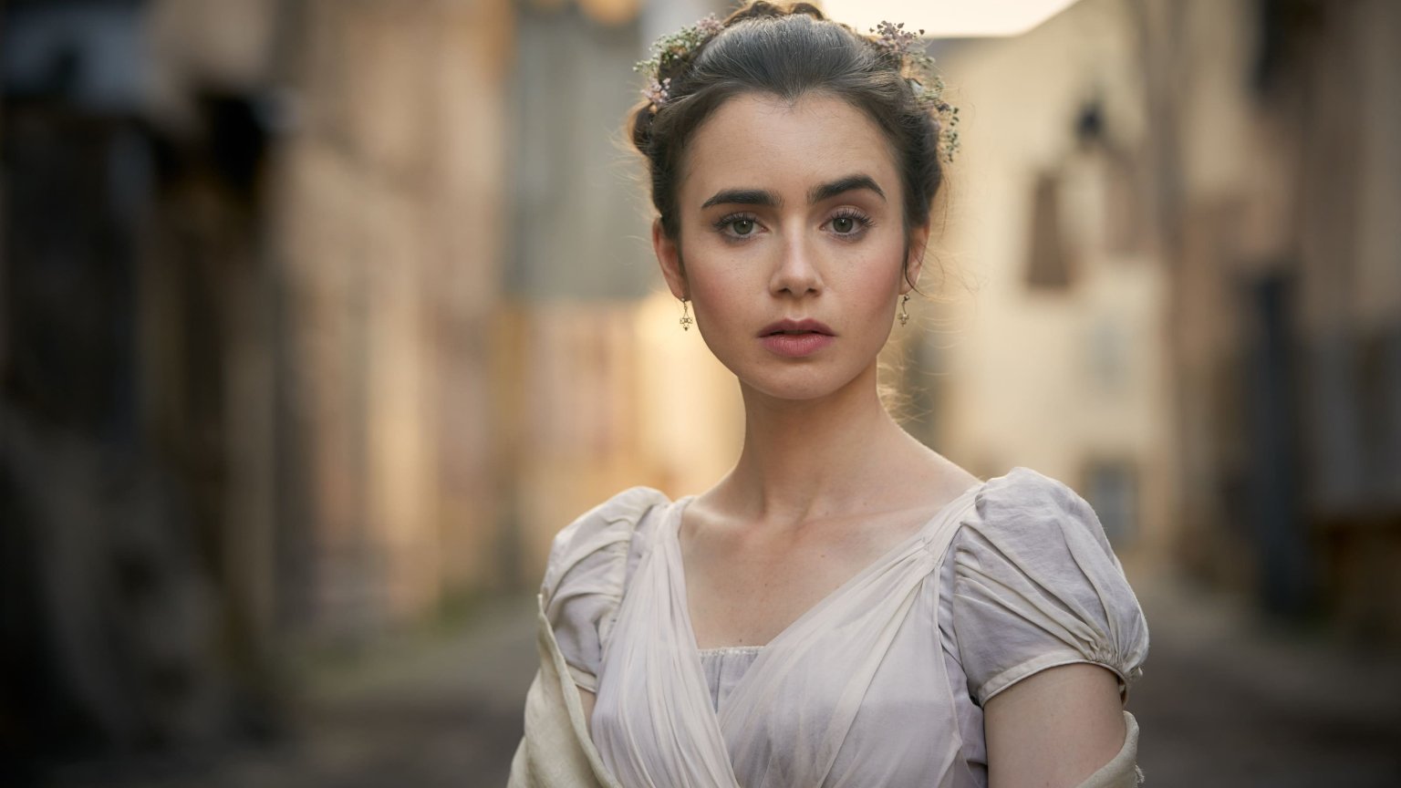 Bejubelde miniserie met Lily Collins en Olivia Colman nu eindelijk te streamen