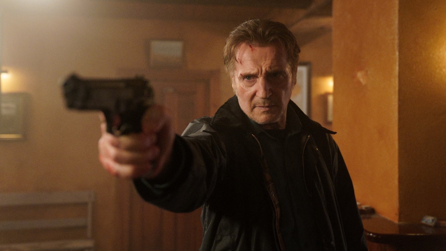 Liam Neeson trekt massaal bekijks op Netflix met spannende actiefilm: 'Kijkt lekker weg'