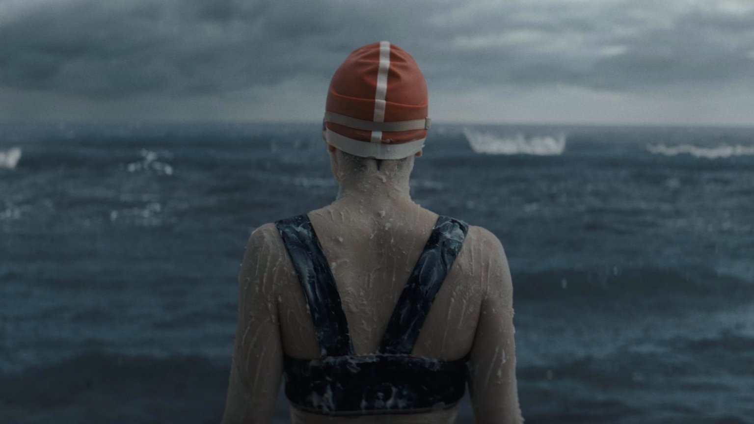 'Young Woman and the Sea' trailer: Daisy Ridley schittert in waargebeurd drama