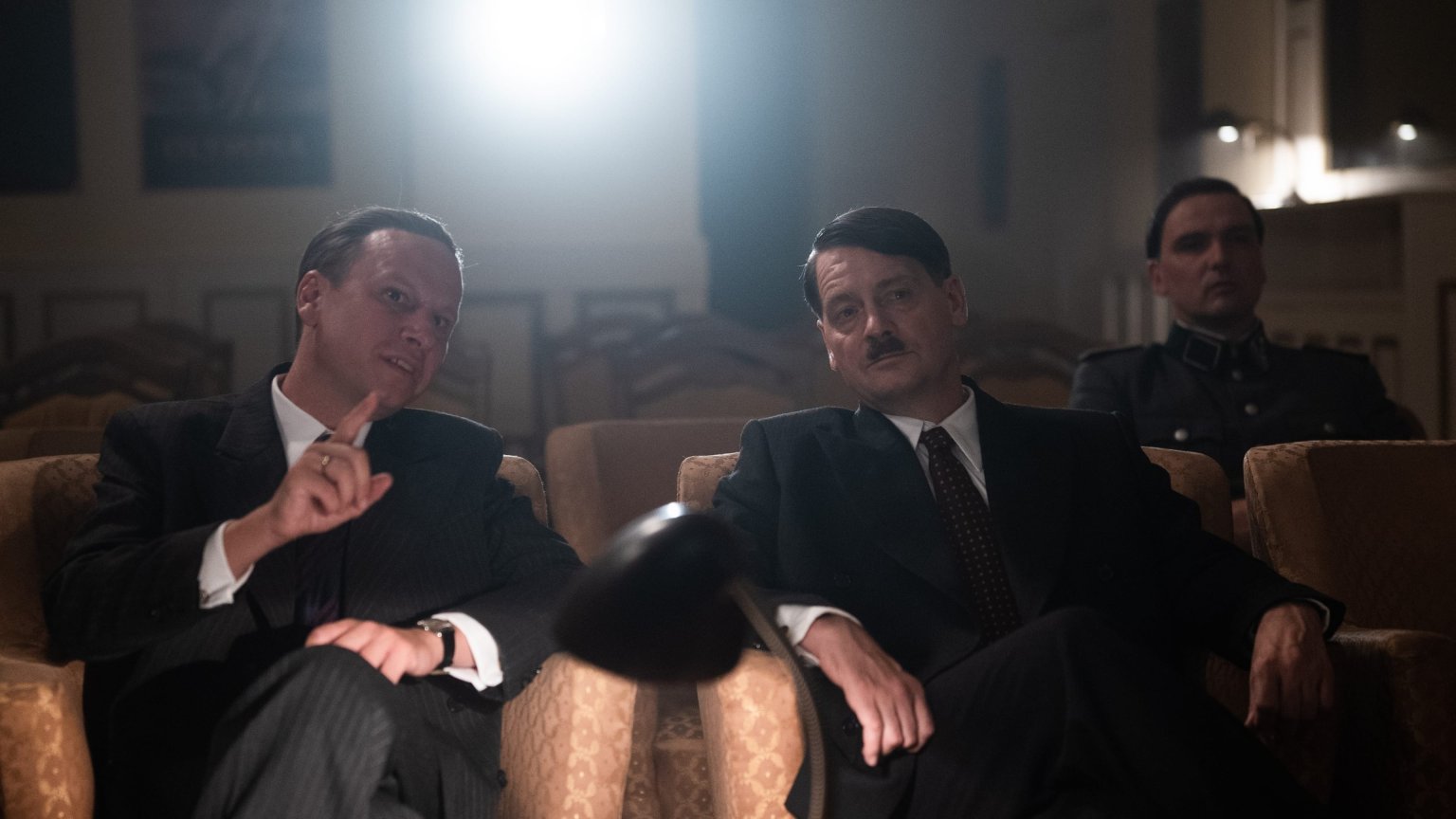 Goebbels maakt propaganda in de trailer van nieuw oorlogsdrama 'Führer und Verführer'