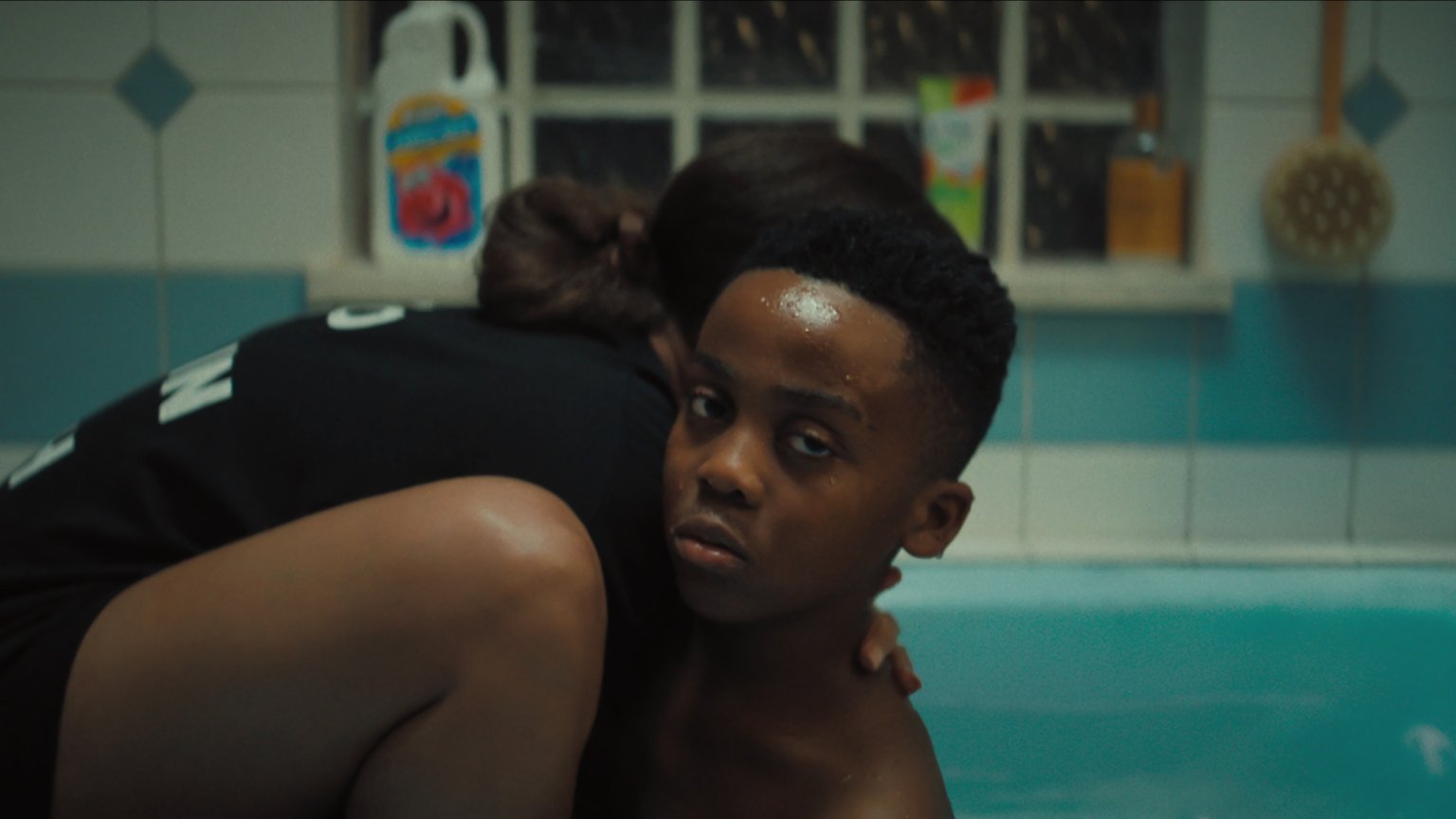 Bezeten gezin belandt in een nachtmerrie in trailer Netflix-horrorfilm 'The Deliverance'