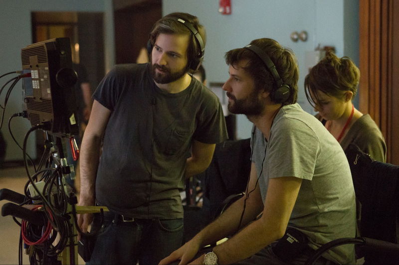 Matt en Ross Duffer op de set van 'Stranger Things', afbeelding via Netflix
