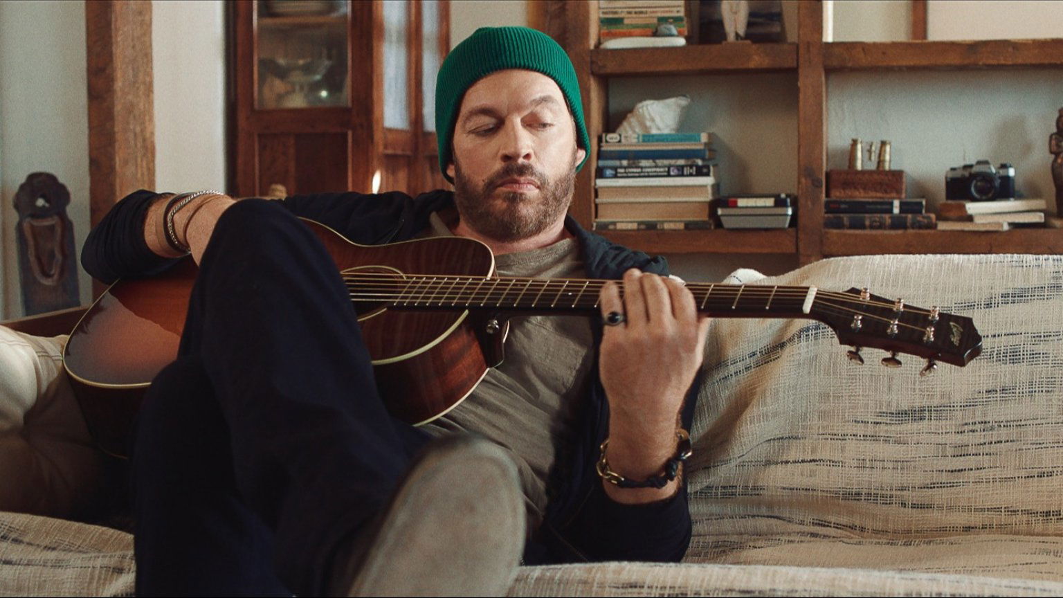 Nieuwe muzikale romcom slaat de plank mis op Netflix: 'Hartverwarmend maar voorspelbaar'