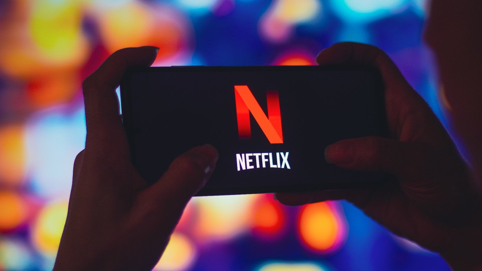 Netflix groeit harder dan verwacht dankzij series als 'Bridgerton' en 'Baby Reindeer'