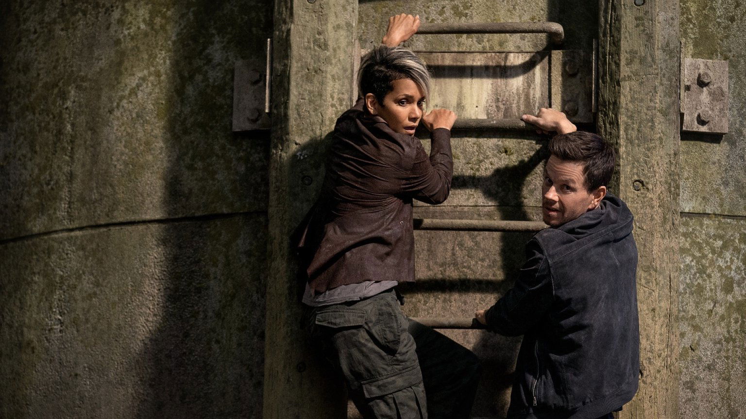 Nieuwe spionagethriller met Mark Wahlberg en Halle Berry nu te zien op Netflix