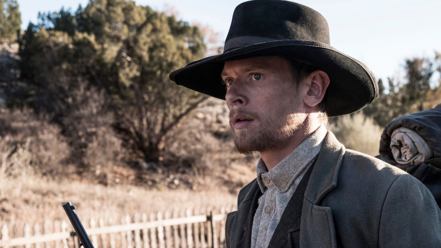 Volop lof voor duistere dramaserie met Jack O'Connell op Netflix: 'Weer genoten'