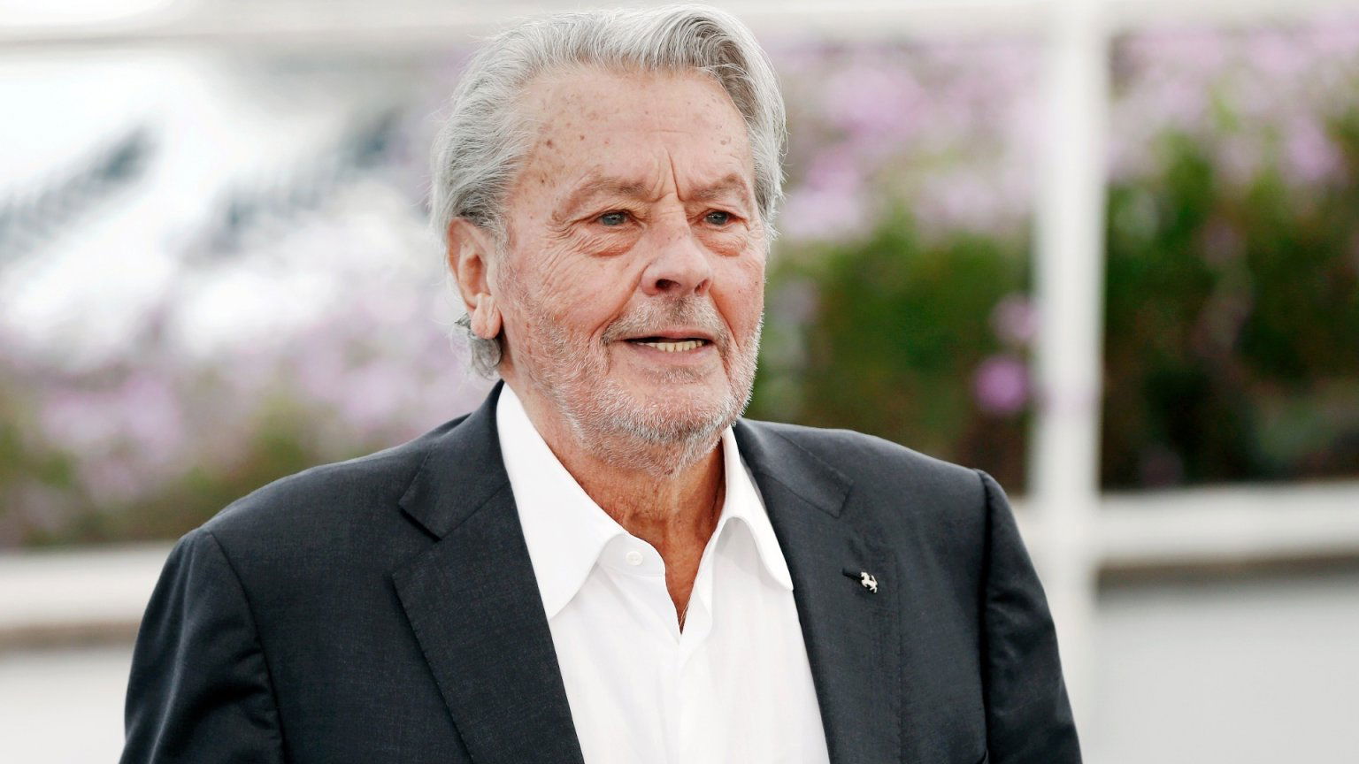 Overleden topacteur Alain Delon krijgt bescheiden begrafenis: opmerkelijke wens niet ingewilligd
