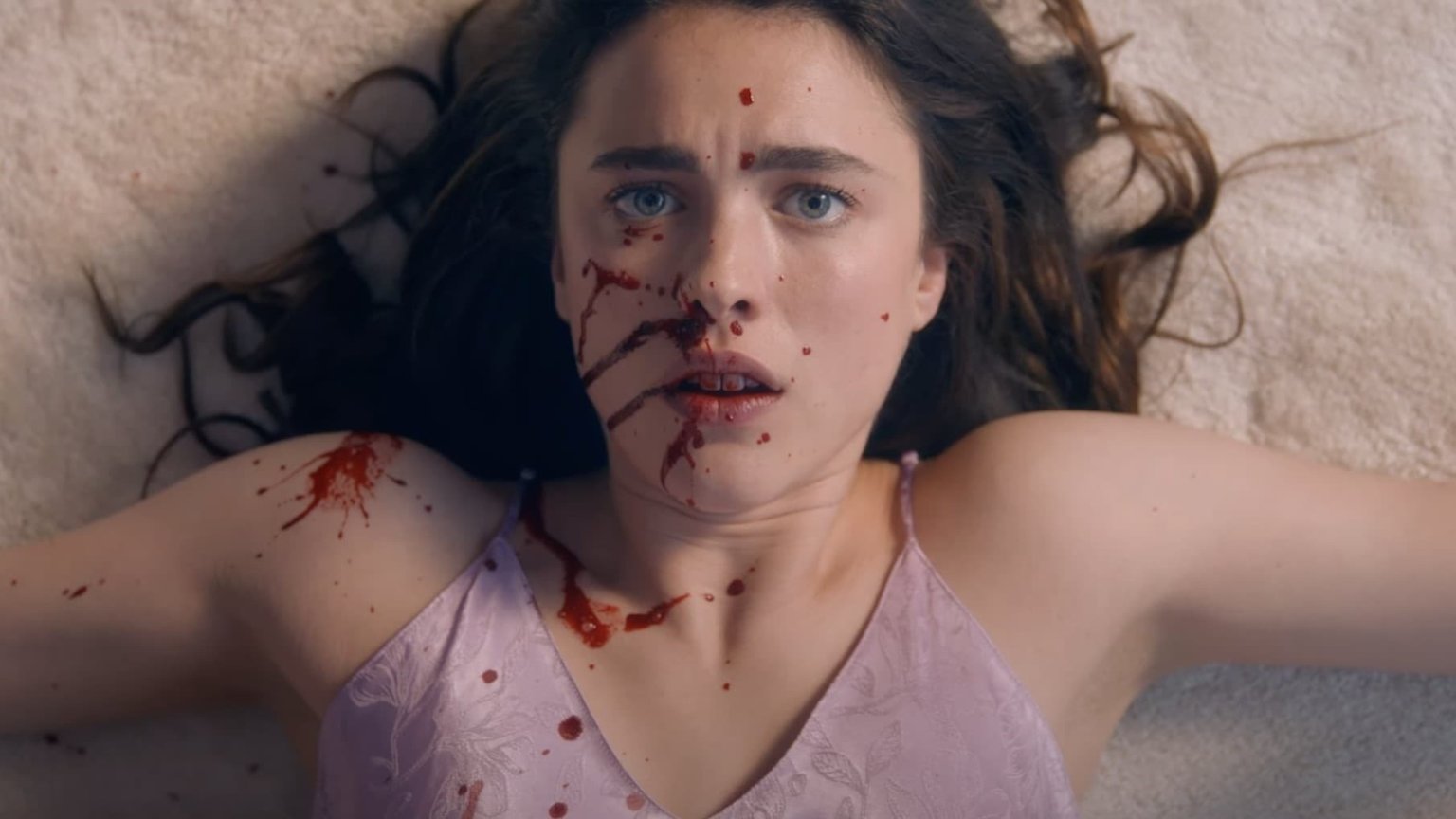 Nieuwe absurde horrorfilm met Margaret Qualley vanaf deze week te zien
