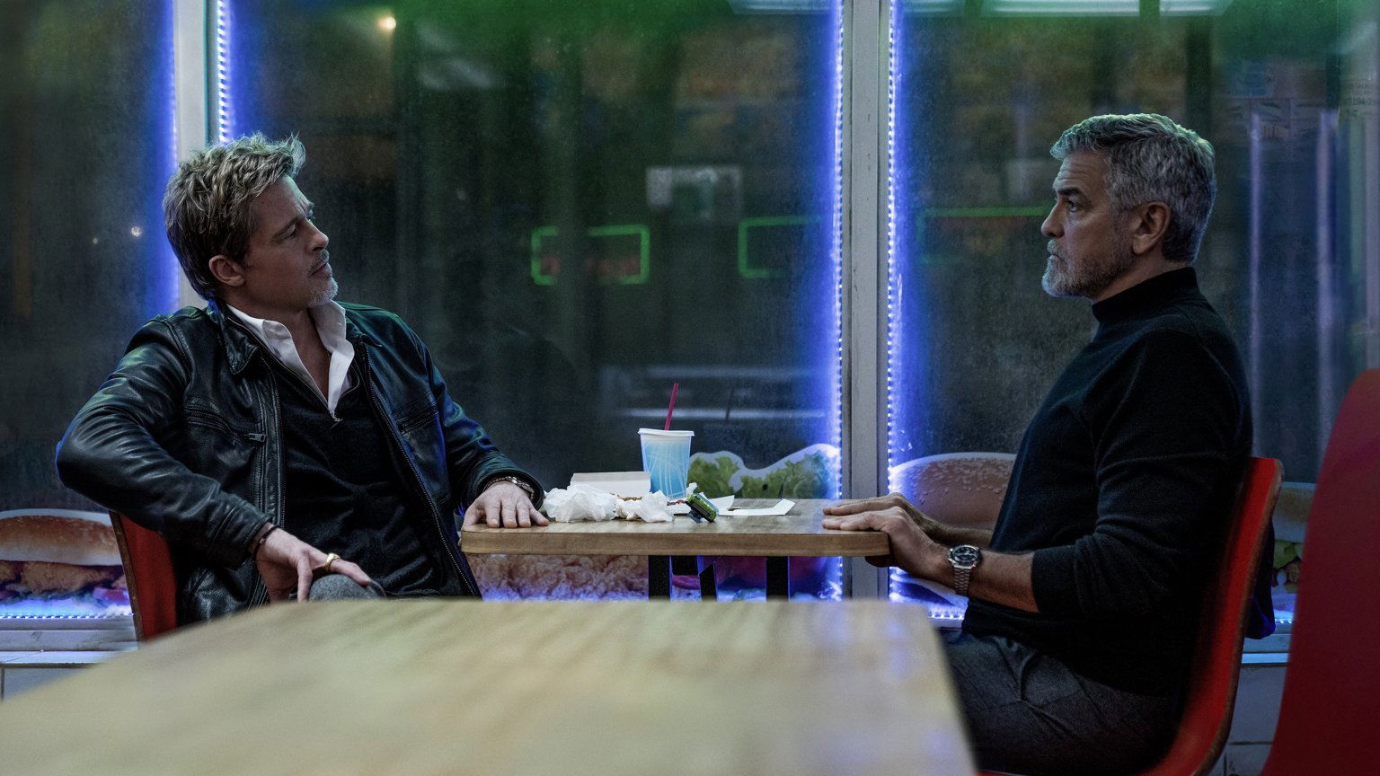 Critici niet helemaal overtuigd van nieuwe thriller 'Wolfs' met Brad Pitt en George Clooney