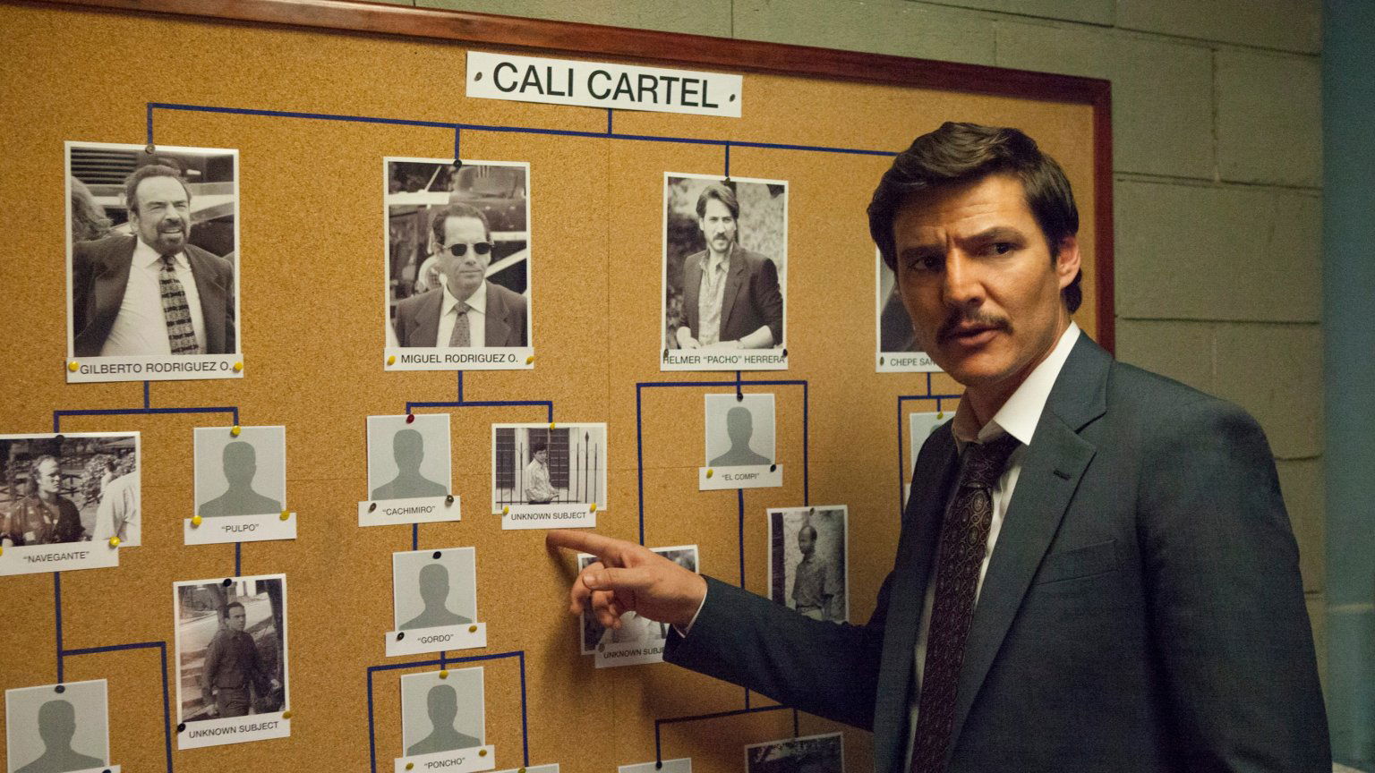 Deze misdaadserie met Pedro Pascal blijft één van de beste Netflix-series