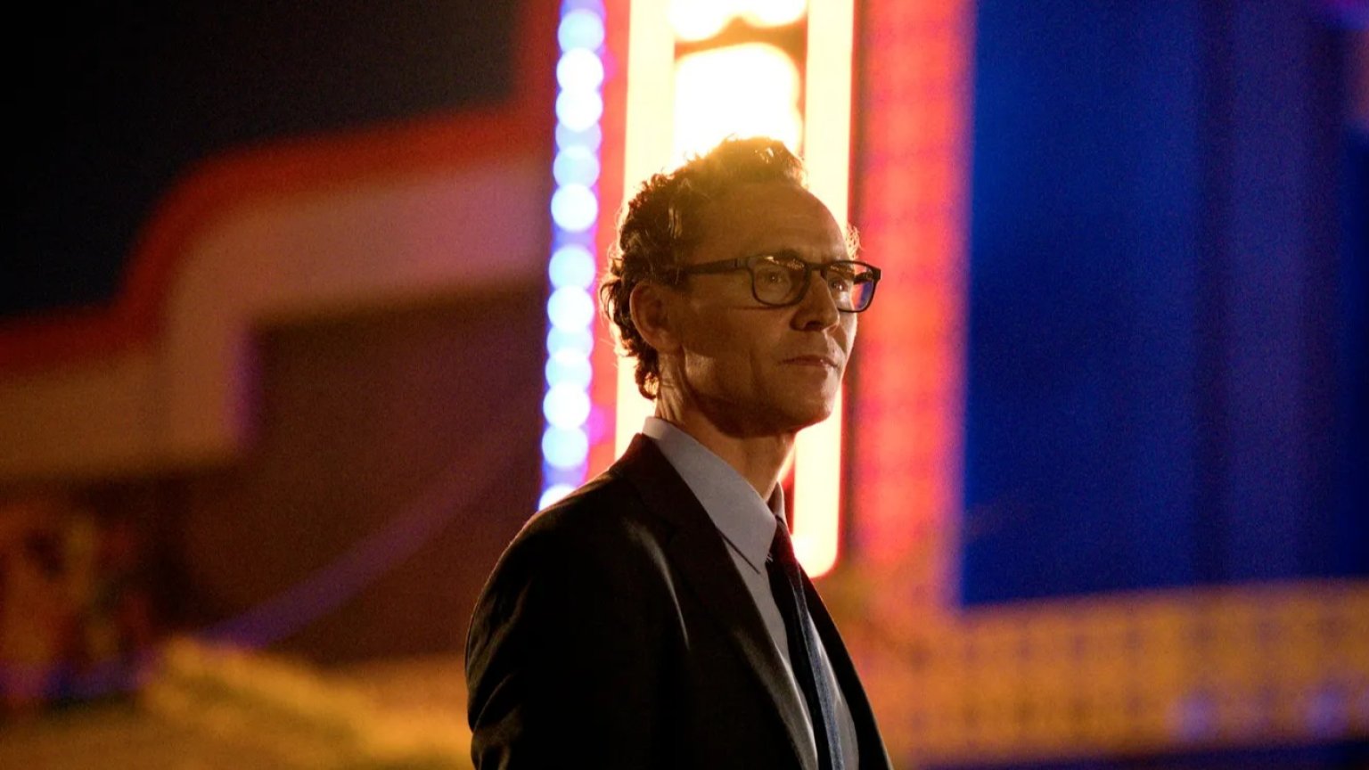 Eerste beelden onthuld van nieuwe Stephen King-verfilming met Tom Hiddleston