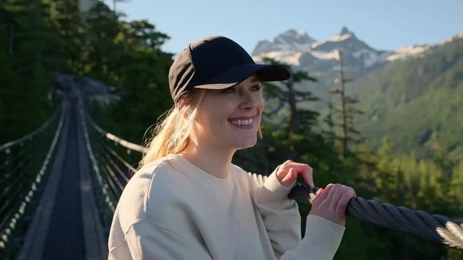 Alexandra Breckenridge hint naar grote onthulling over 'Virgin River' seizoen 6