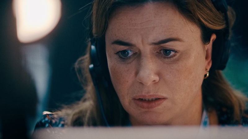 Eve Myles in 'Hijack', afbeelding via TMDb