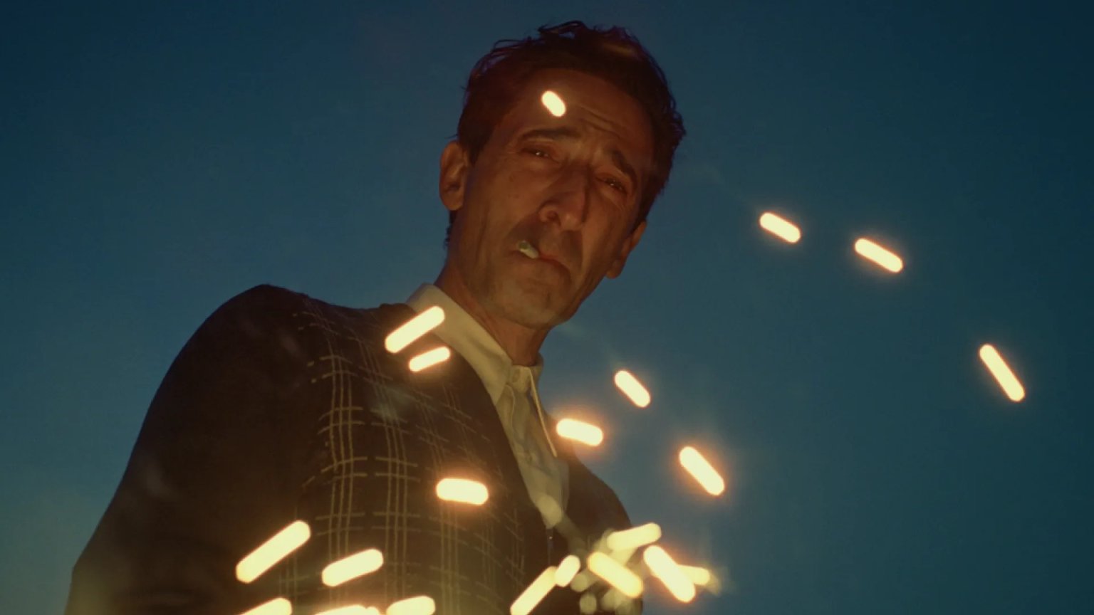 Adrien Brody schittert in de trailer van na-oorlogs drama 'The Brutalist'