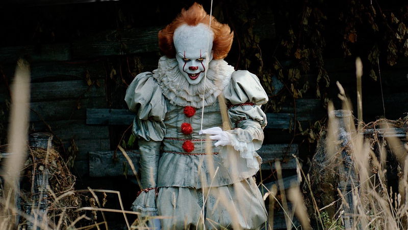 Bill Skarsgård als Clown Pennywise in 'It: Chapter One' (2017), afbeelding via TMDb