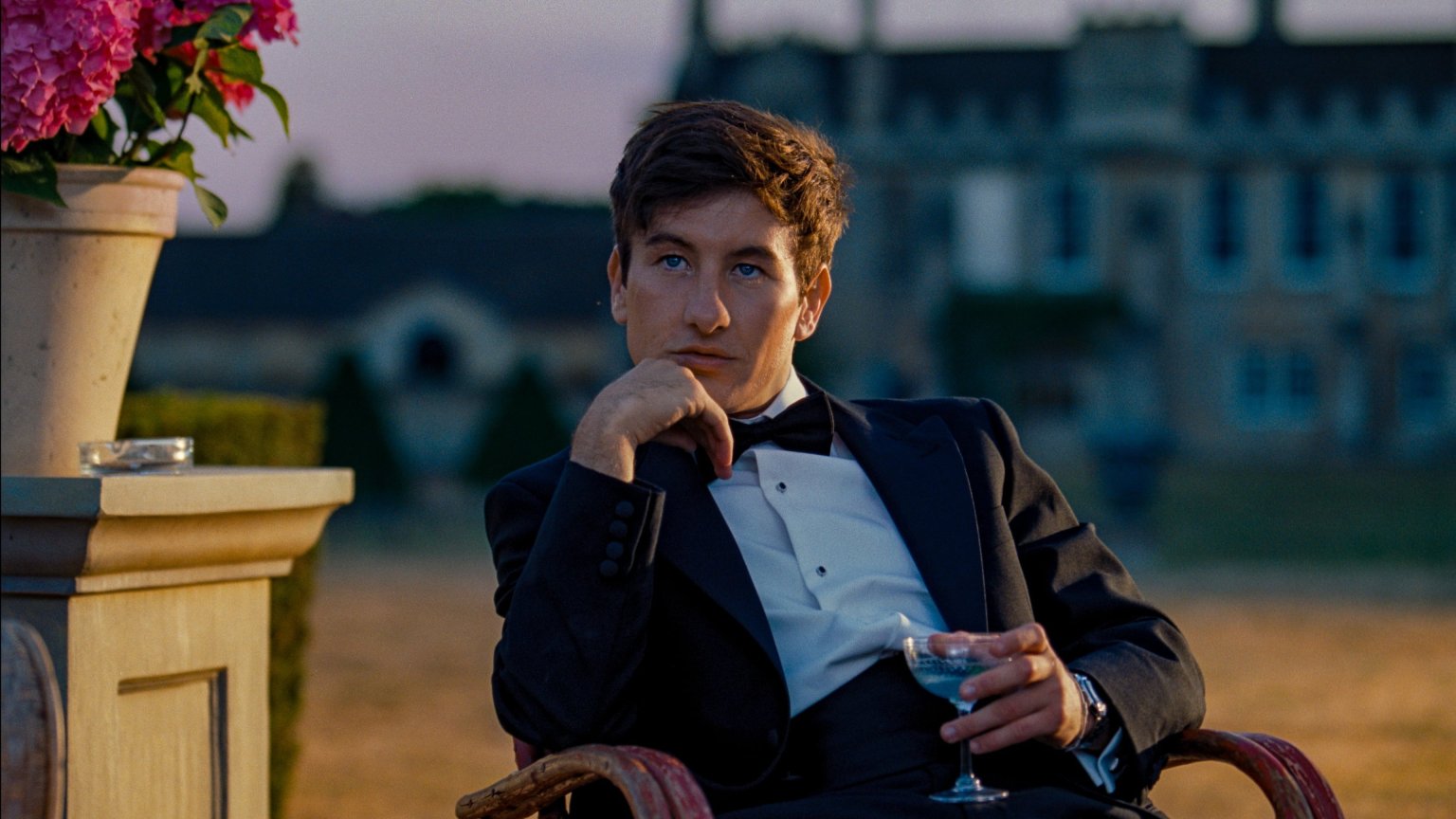 Netflix onthult eerste blik op 'Saltburn'-acteur in 'Peaky Blinders'-film