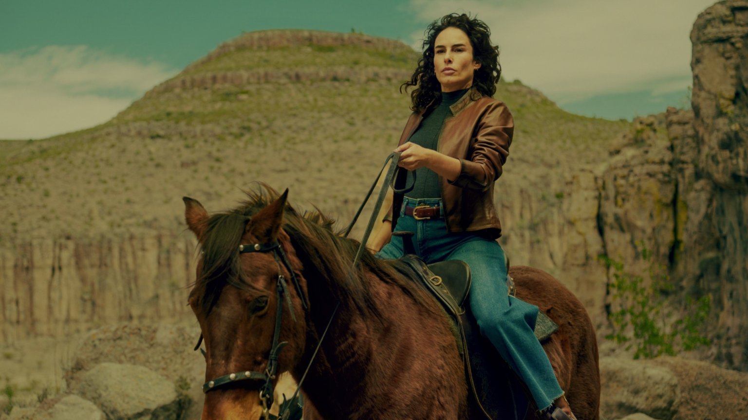 Netflix deelt nieuwe beelden van Mexicaanse dramaserie 'Las Hermanas Guerra'