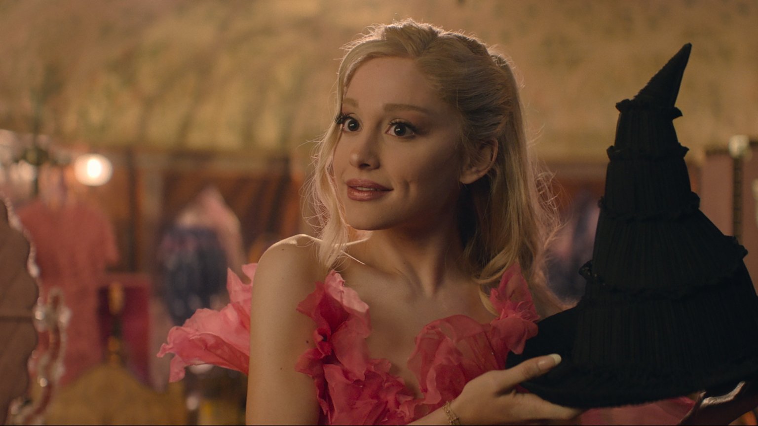 Waarom Ariana Grande met een tweede achternaam op de aftiteling van 'Wicked' zal staan