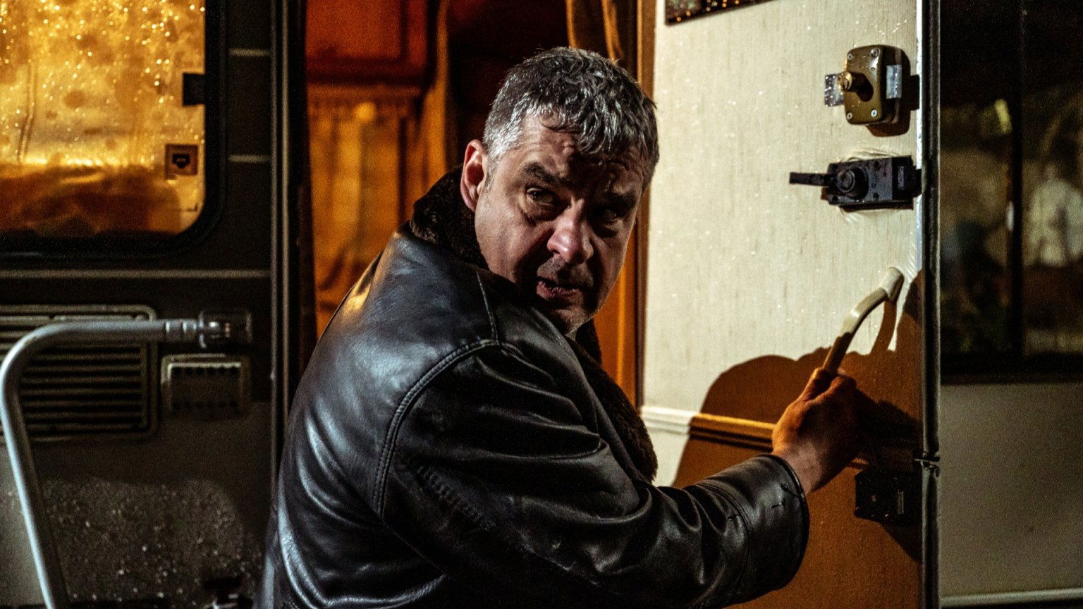 Nieuwe beelden van Frank Lammers in 'Ferry 2', volgende maand op Netflix
