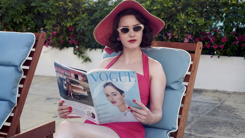 Rachel Brosnahan in 'The Marvelous Mrs. Maisel', afbeelding via TMDb