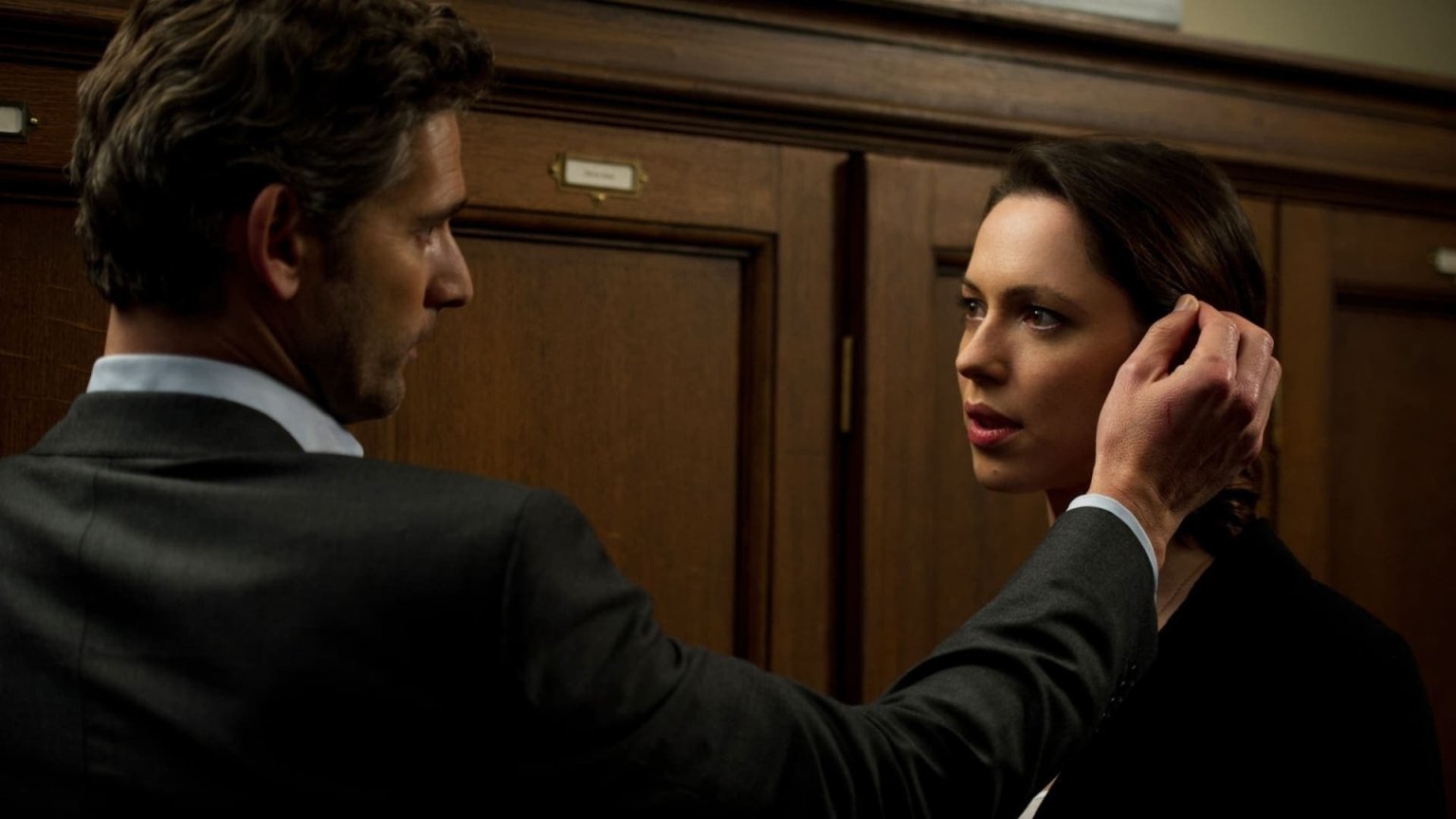 Onheilspellende thriller met Rebecca Hall nu te zien op Netflix