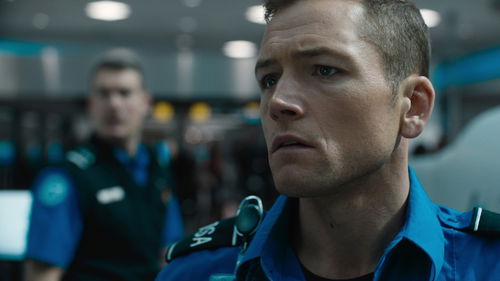 Nieuwe spannende kerstthriller met Taron Egerton nu te zien op Netflix