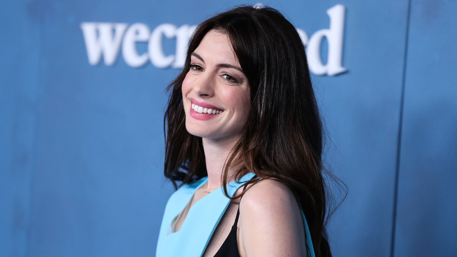 Anne Hathaway heeft een specifiek filmgenre op haar bucketlist: 'Ik ben wanhopig om een kerstfilm te maken'