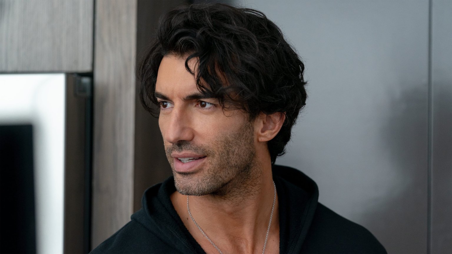 Management laat Justin Baldoni vallen, opgedoken sms-berichten duiden op smeercampagne tegen Blake Lively