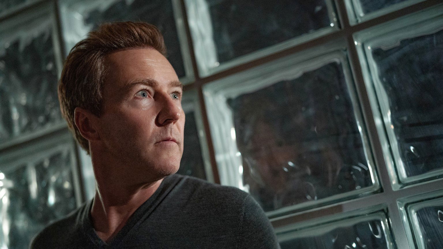 Edward Norton scoort bijzonder hoog op Netflix met moordmysterie: 'Geniaal!'