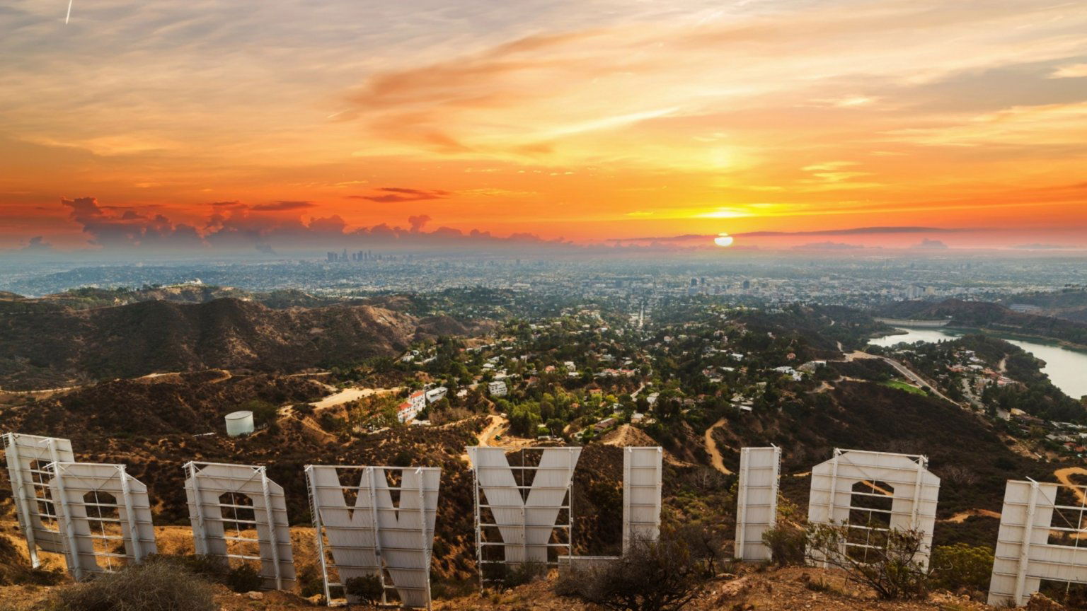 Stilgelegde Hollywoodproducties weer hervat te midden van branden; grote studio's doneren