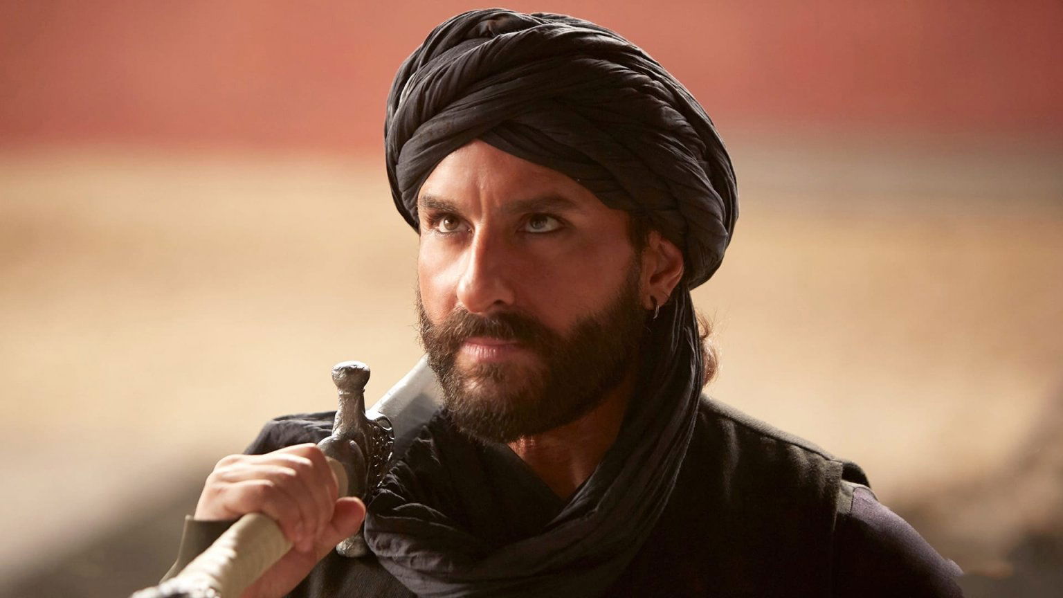 Bollywoodster in ziekenhuis na steekpartij in eigen huis