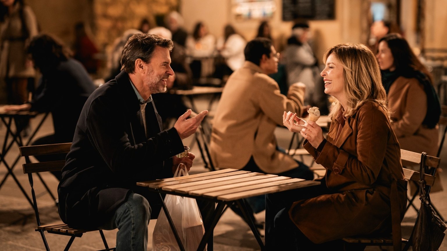 Scott Foley maakt romantische reis naar Italië in de trailer van nieuwe Netflix-film 'La Dolce Villa'