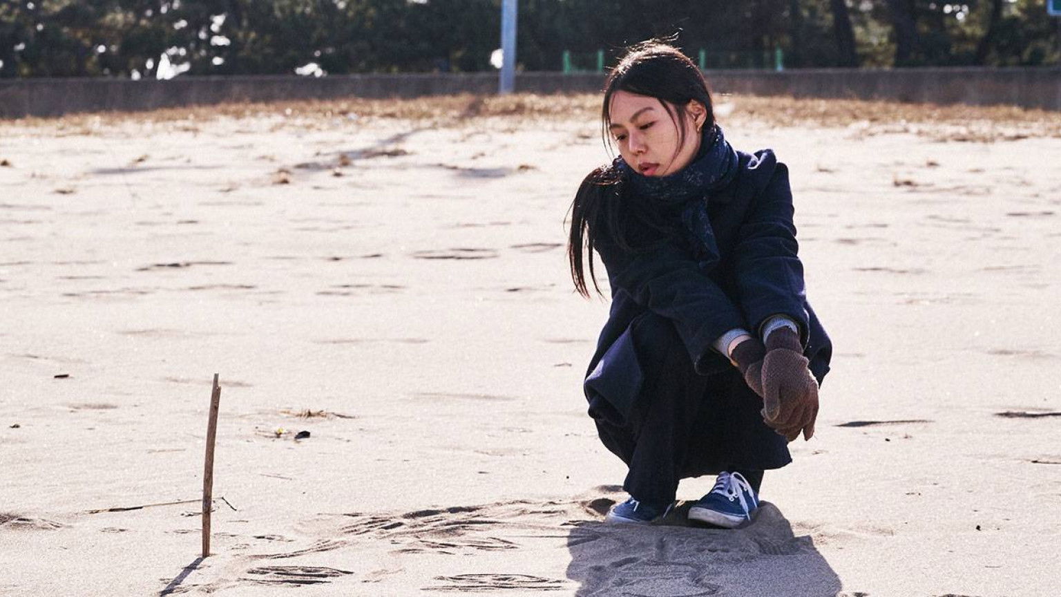 Recensie 'On the Beach at Night Alone'