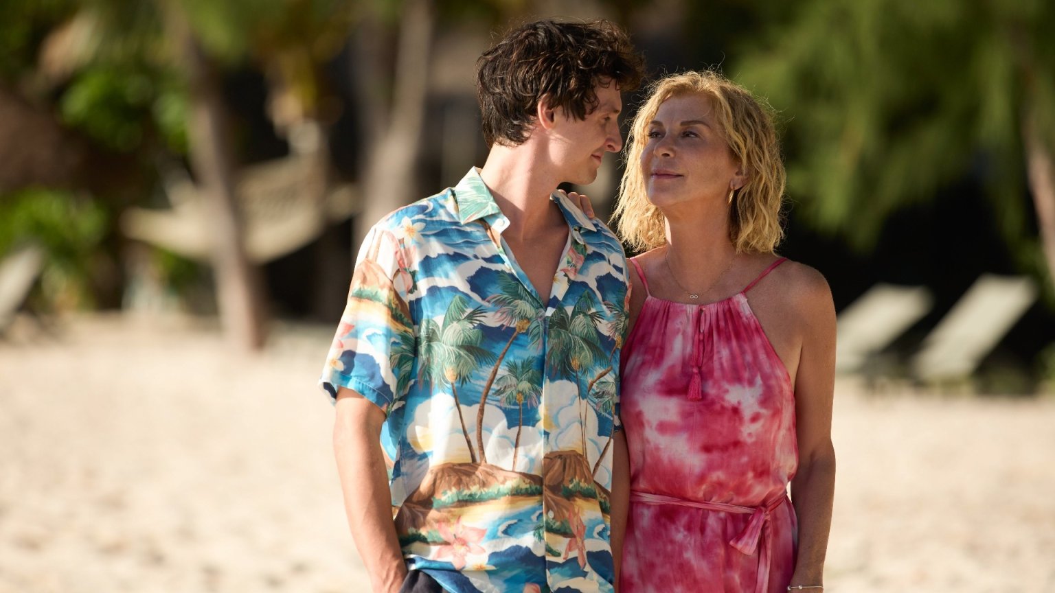 Nieuwe romcom over man en zijn moeder op huwelijksreis nu te zien op Netflix