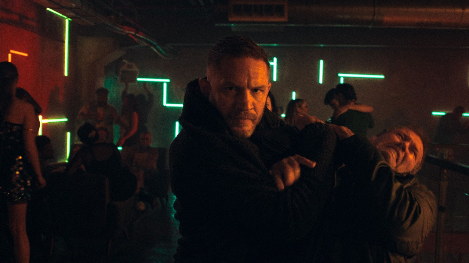 Teasertrailer 'Havoc': thriller met Tom Hardy arriveert binnenkort op Netflix