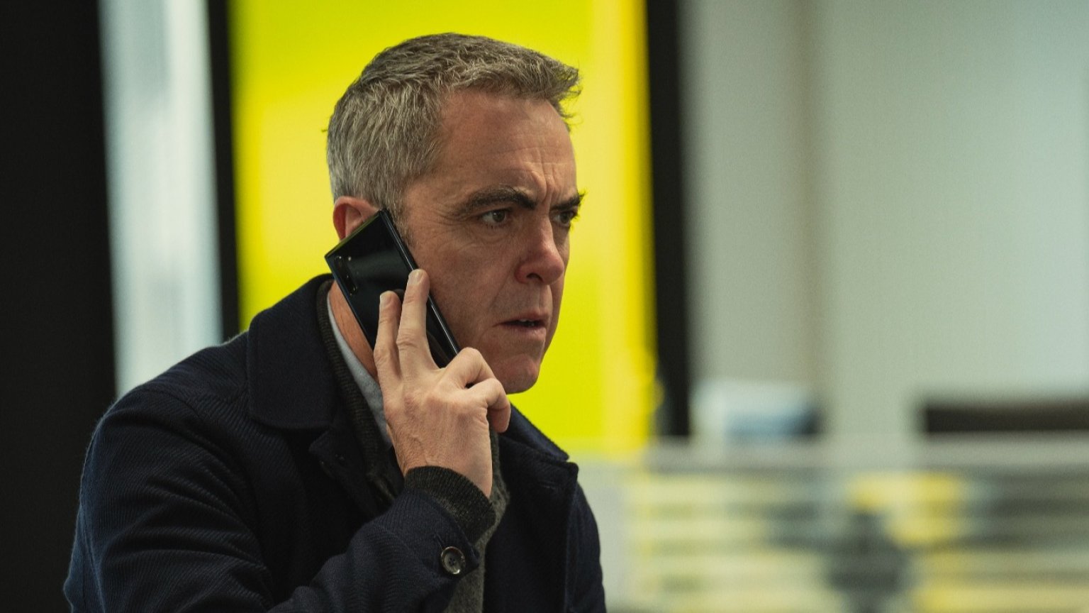 Eerste setbeelden van nieuwe Harlan Coben-serie met James Nesbitt onthuld