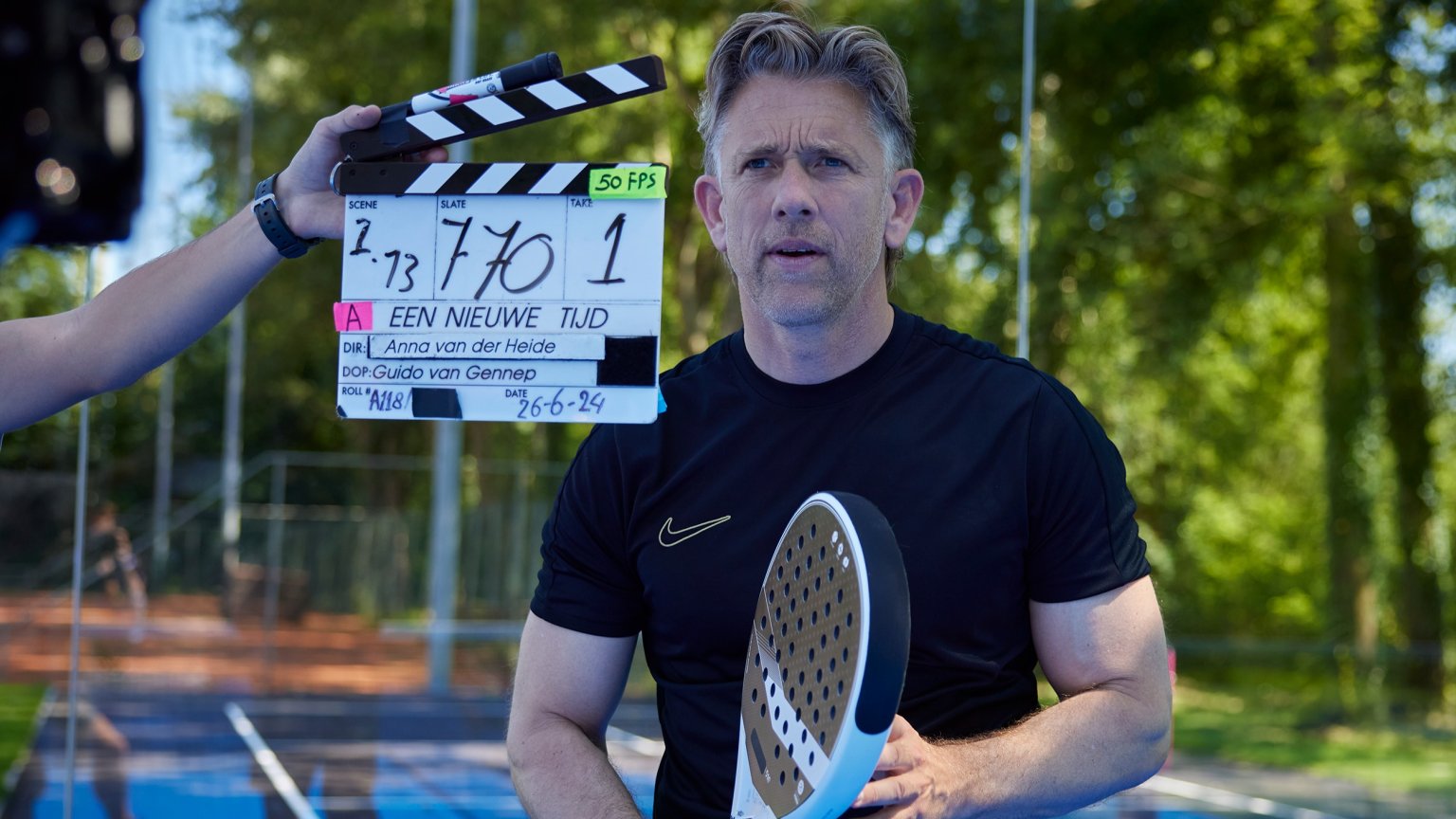 Netflix geeft kijkje achter de schermen bij goed ontvangen komedieserie 'Haantjes'