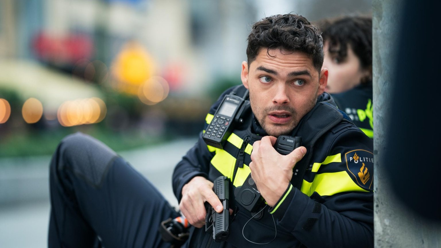 Netflix onthult eerste beelden en releasedatum van Nederlandse thriller over Apple Store-gijzeling