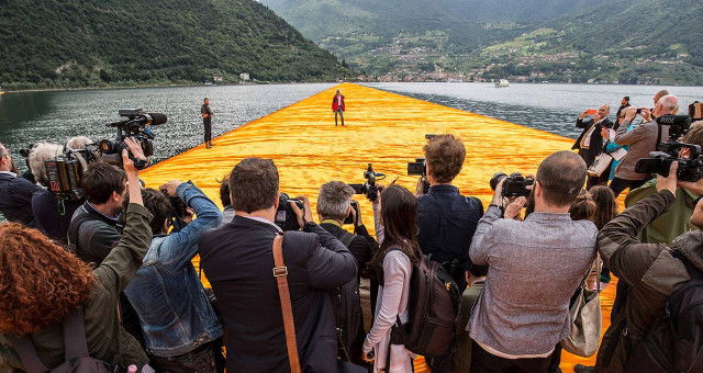 Recensie 'Christo: Walking on Water'