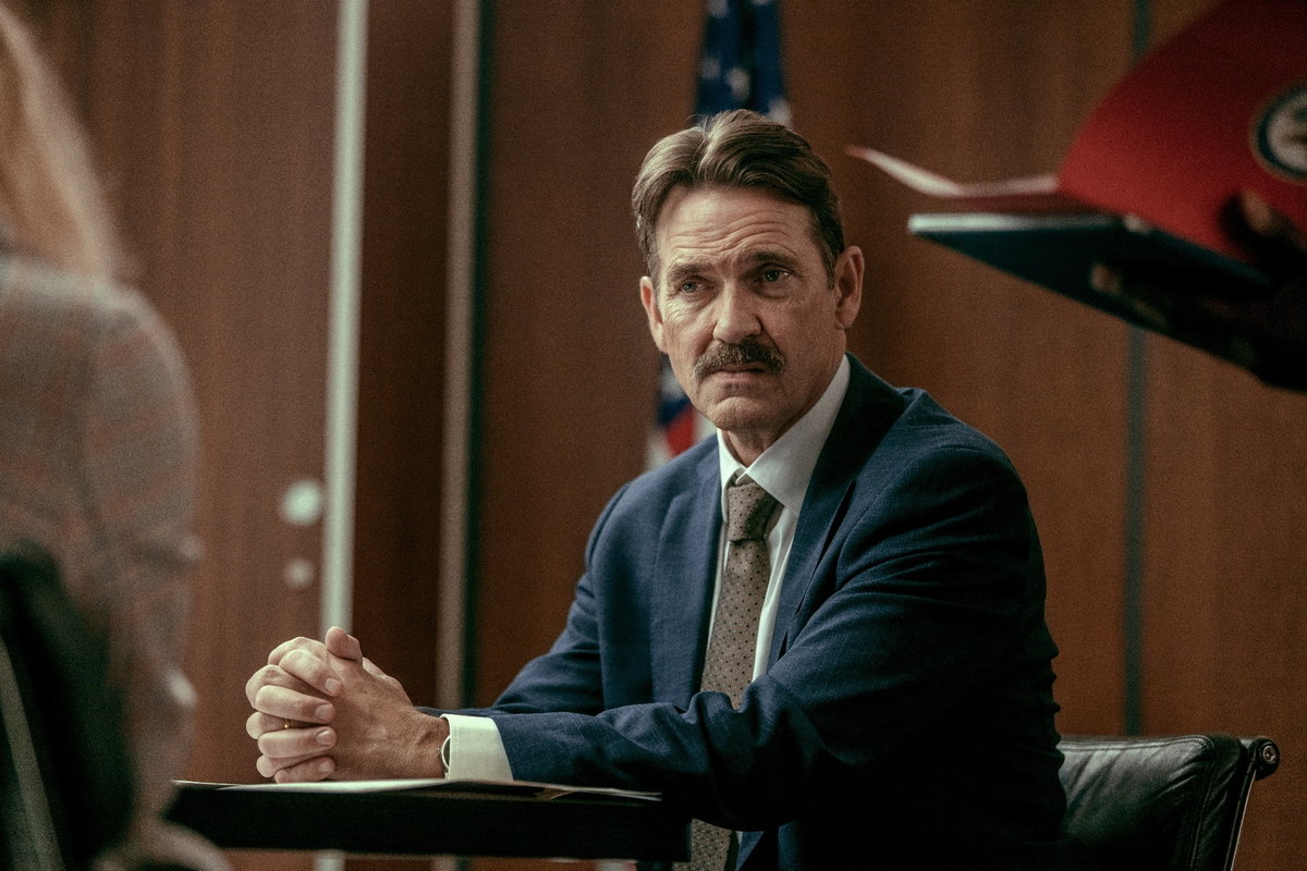 Ex-commando stuit op een duister complot in nieuwe Netflix-thriller ...