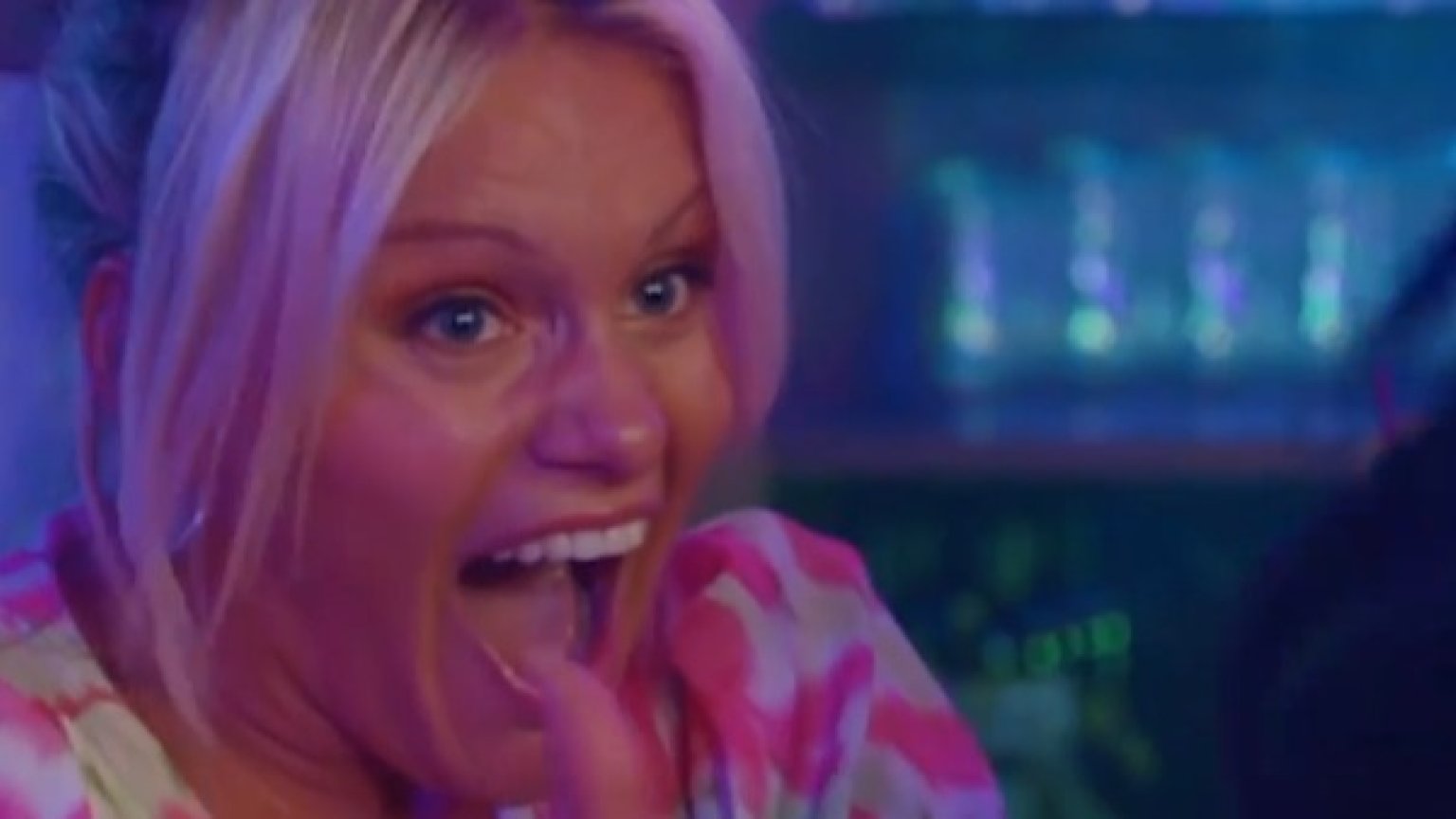 Presentratice Roxanne Kwant maakt deze zomer filmdebuut: eerste beelden onthuld