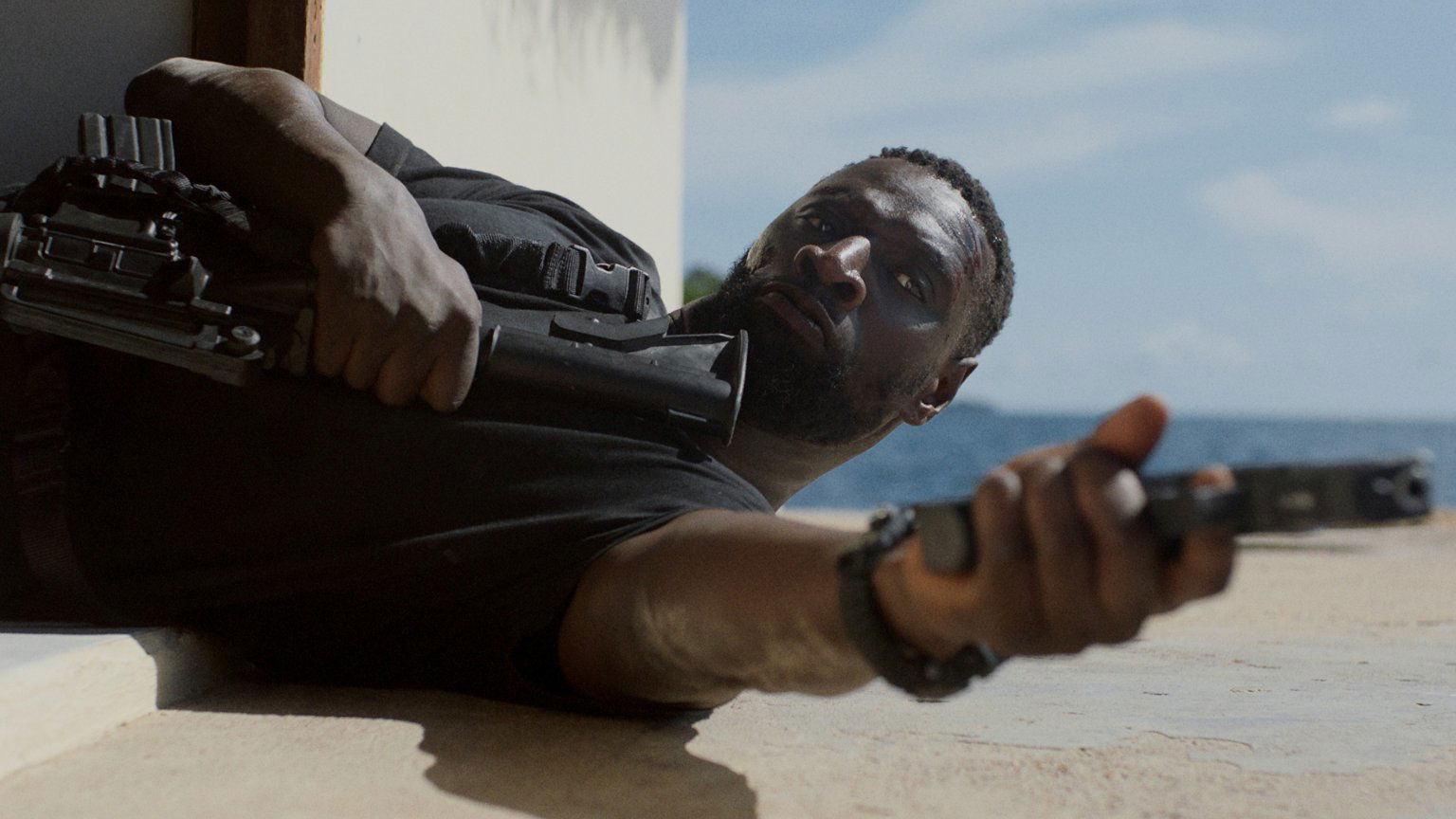 'Lupin'-ster Omar Sy schittert in de trailer van nieuwe actiefilm 'Shadow Force'