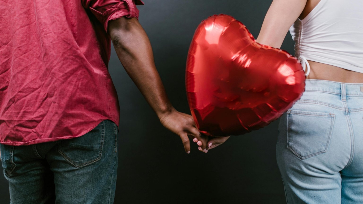 Virale YouTube-datingshow 'Pop the Balloon or Find Love' komt binnenkort naar Netflix