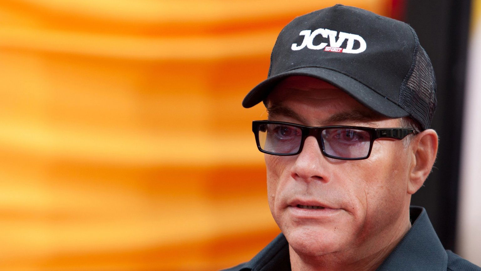 Actiester Jean-Claude van Damme beschuldigd van seksuele relaties met verhandelde vrouwen