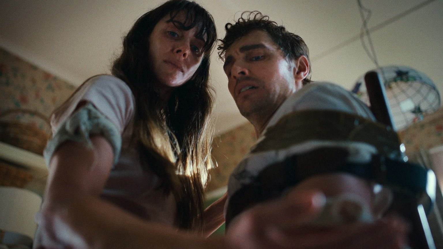 Alison Brie en Dave Franco zijn verontrustend hecht in de trailer van nieuwe horrorfilm