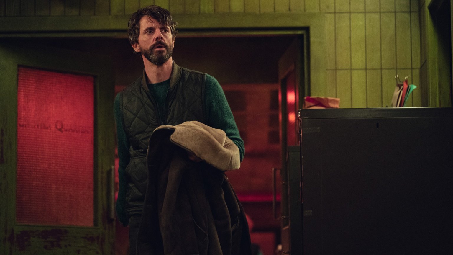 Detectiveserie van 'The Queen's Gambit'-maker krijgt trailer in aanloop naar Netflix-release
